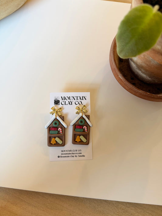 Christmas Bookshelf House